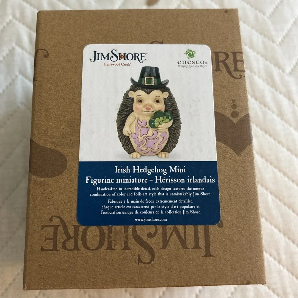 Jim Shore Heartwood Creek - Hedgehog wearing Green Hat and Clover 6014384